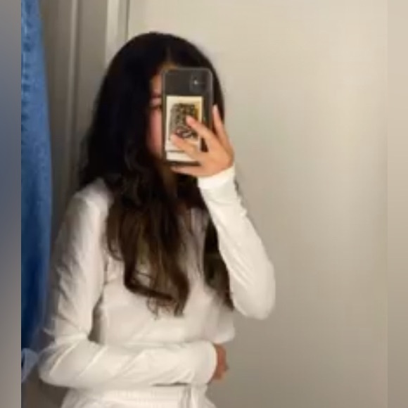 h&m long sleeved crop top !! - Picture 5 of 5